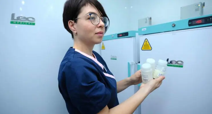 Pesquisadores usam leite materno contra covid-19 em imunossuprimido