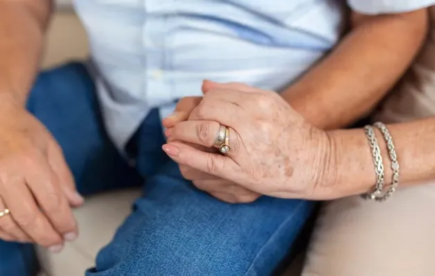 Pessoas acima de 70 anos podem se casar com partilha de bens, diz STF