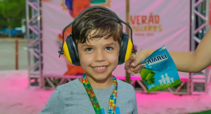 Pessoas com autismo receberão abafadores de som no Réveillon de Linhares