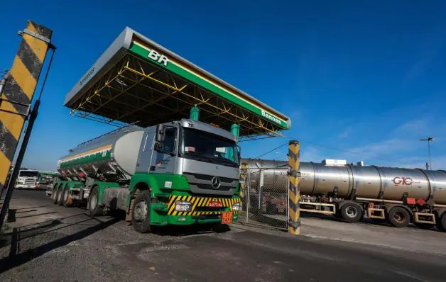 Petrobras anuncia novo aumento nos preços de gasolina e diesel, a partir deste sábado