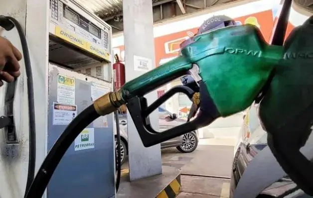 Petrobras aumenta preço da gasolina para distribuidoras