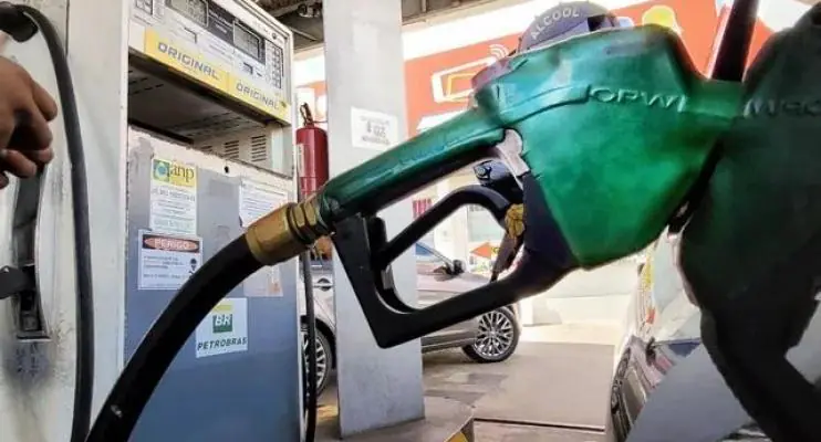 Petrobras aumenta preço da gasolina para distribuidoras