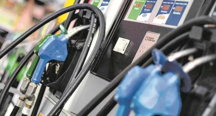 Petrobras reduz em R$ 0,15 o litro da gasolina para distribuidoras 