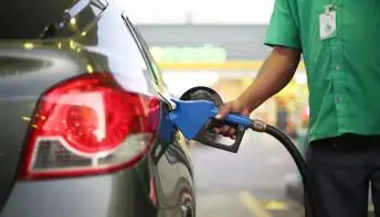 Petrobras reduz preço da gasolina de novo. Combustível já caiu 19% desde julho