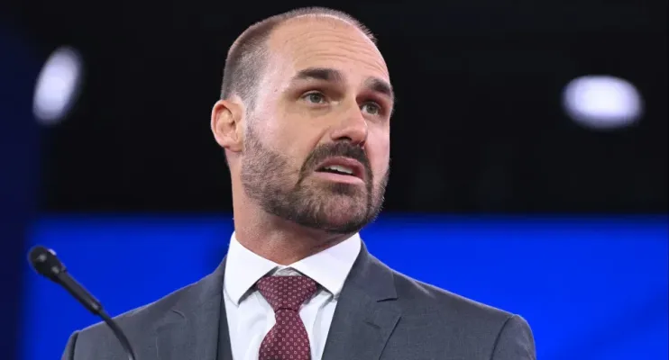 PF afasta Eduardo Bolsonaro de cargo por faltas não justificadas