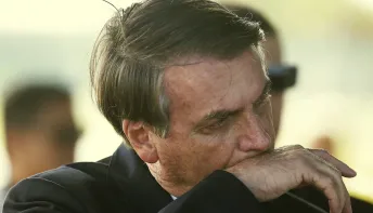 PF apreende dólares e impõe tornozeleira a Bolsonaro por decisão do STF