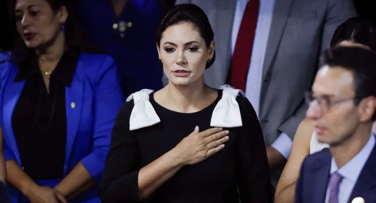 PF diz que joias para Michelle cravejadas de diamantes valem R$ 5 milhões