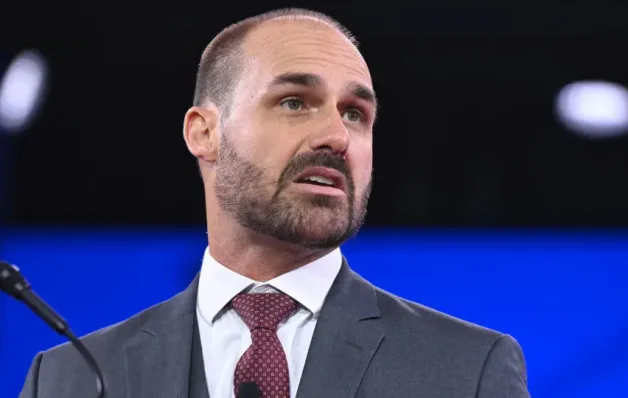 PF encerra processo e decide demitir Eduardo Bolsonaro por abandono de cargo