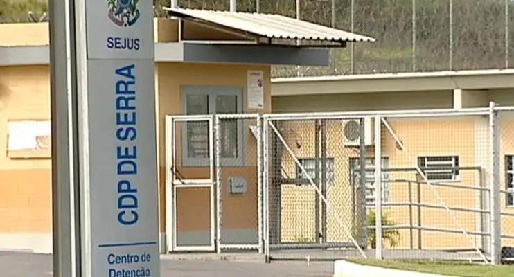 PF faz operação contra servidores suspeitos de obrigar presos a votar em candidatos durante eleições no ES