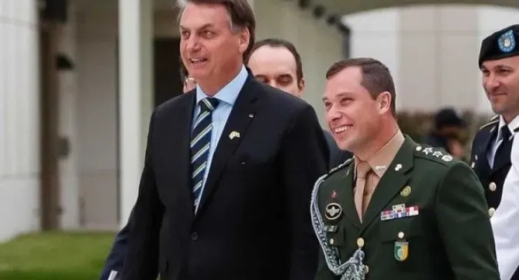 PF indicia Bolsonaro, Cid e deputado por falsificação de cartão vacinal