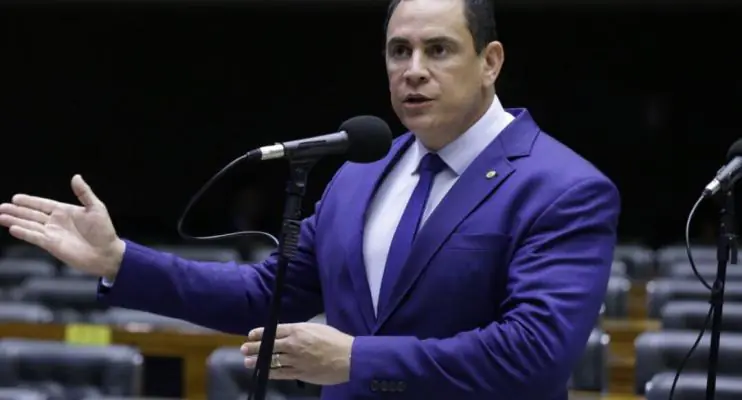 Deputado Da Vitória critica retomada de impostos sobre gasolina e etanol