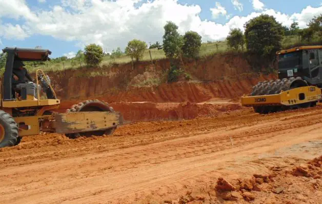 Secretaria de Transportes avança com recuperação da estrada do Caximbal em Jaguaré