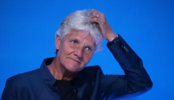 Pia Sundhage revela decepção com a forma como CBF a demitiu da seleção: 'Foi cruel'