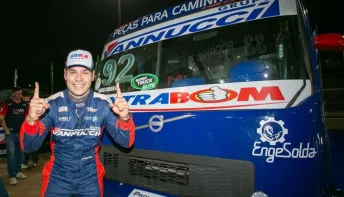 Piloto capixaba faz história com vitória inédita na Copa Truck