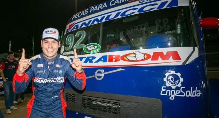 Piloto capixaba faz história com vitória inédita na Copa Truck