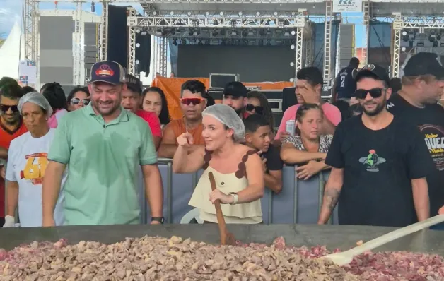 Pinheiros realiza maior fritada de carne de sol e aipim do mundo durante aniversário de 61 anos