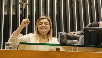 Plenário da Câmara dos Deputados aprovou o piso nacional da Enfermagem por 449 votos a 12