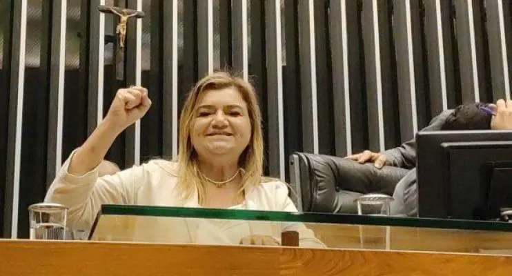 Plenário da Câmara dos Deputados aprovou o piso nacional da Enfermagem por 449 votos a 12