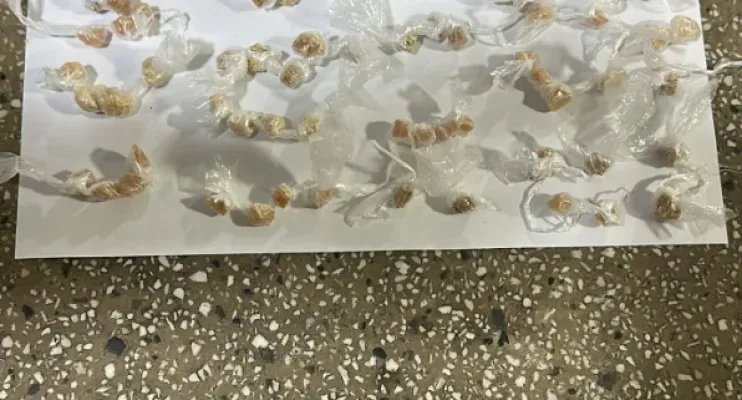 PM apreende adolescente com 103 pedras de crack em Teixeira de Freitas