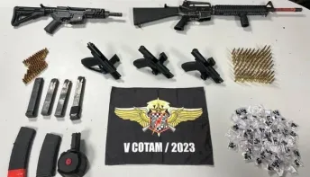 PM captura gerente do PCV e apreende 2 fuzis e 4 pistolas em Vitória
