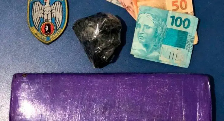 PM do 13º BPM detêm homem com drogas no bairro Litorânes em São Mateus