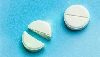 Pode cortar comprimido ao meio? Veja quando a prática pode trazer riscos