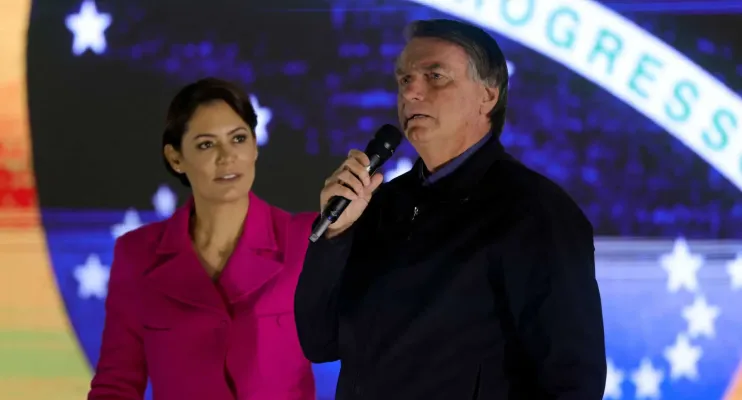 Polícia Federal intima Bolsonaro, Michelle, Wassef e Cid para depoimentos