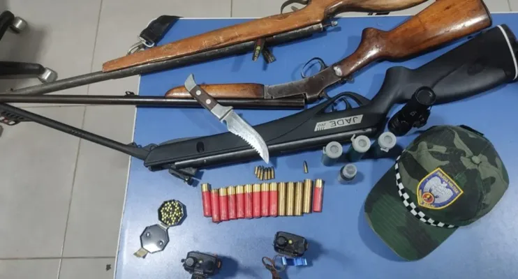 Polícia Militar Ambiental do ES apreende armas e materiais de caça ilegal durante operação em São Mateus