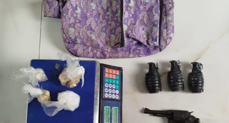 Polícia Militar da Bahia Apreende Drogas e Objetos em Operação no Extremo Sul