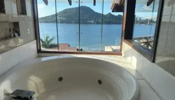 Polícia prende suspeita de estelionato em mansão na Ilha do Boi