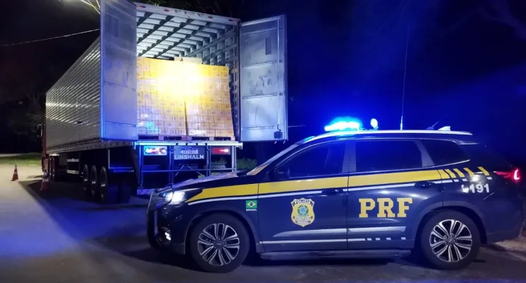 Polícia federal apreende 46,8 mil litros de cerveja em caminhão-baú no Norte do ES