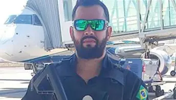 Policial bolsonarista que matou petista chega a prisão