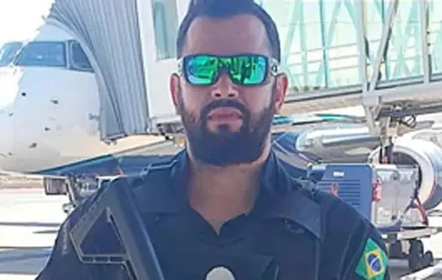 Policial bolsonarista que matou petista chega a prisão