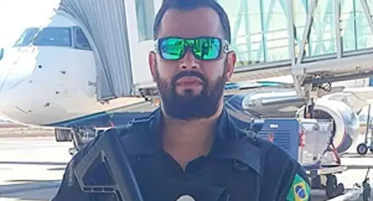 Policial bolsonarista que matou petista chega a prisão