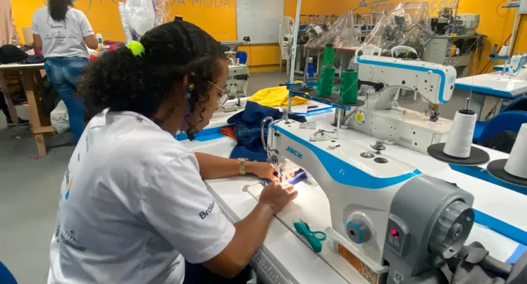Ponto da Moda abre inscrições para curso gratuito de costura industrial
