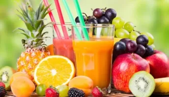 Por que comer fruta é melhor do que tomar suco? Entenda