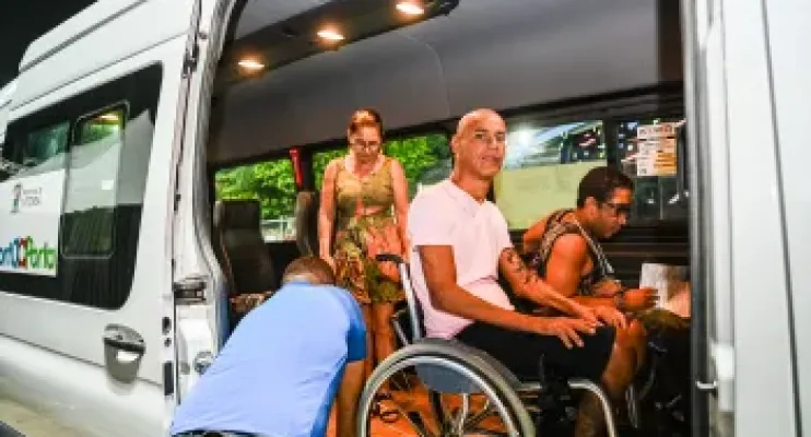 Porta a Porta garante a alegria de usuários no Sambão do Povo