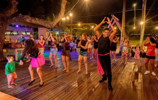 Porto Seguro Resort celebra anos 90 com Sunset Beach no Clube de Praia