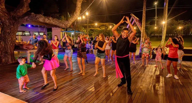 Porto Seguro Resort celebra anos 90 com Sunset Beach no Clube de Praia