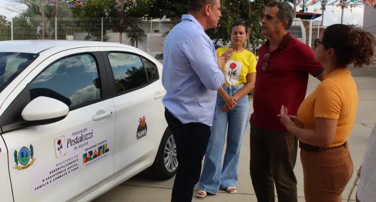 Prefeito de Jaguaré e deputado federal Da Vitória realizam entrega oficial de equipamentos a instituições do município