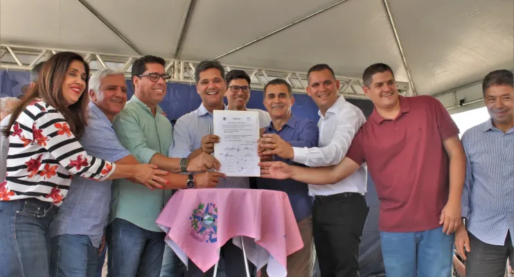 Prefeito de Jaguaré e governador em exercício inauguram obra de calçamento em Fátima