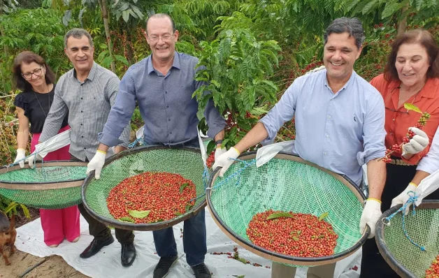 Prefeito de Jaguaré recebe o vice-governador para abertura da colheita do Café Conilon