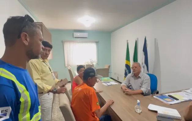 Prefeito de Mucurici recebe equipe da Sinales em ação do Governo do Estado