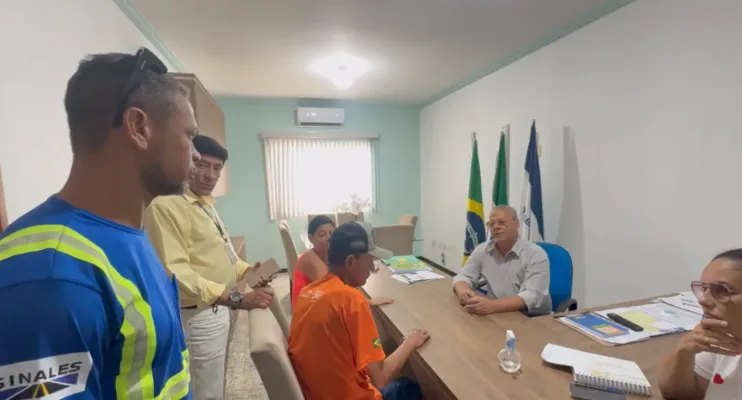 Prefeito de Mucurici recebe equipe da Sinales em ação do Governo do Estado