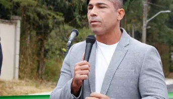 Prefeito defende que as “meninas” da cidade sejam “castradas” para controle da população local.