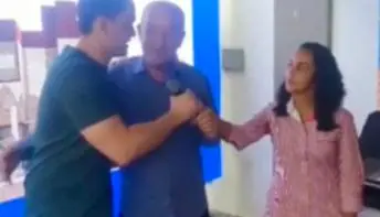 Prefeito e vice-prefeita de Vitória disputam microfone