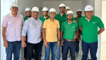 Prefeito Lucas Scaramussa vistoria obras de 400 apartamentos populares em Linhares