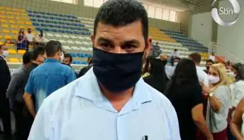 Prefeito Mateusinho do povão recepciona governador Casagrande no atendimento oftalmológico