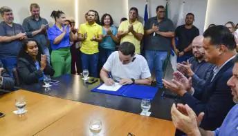 Prefeito sanciona lei do abono de R$ 1 mil para mais de 17 mil servidores