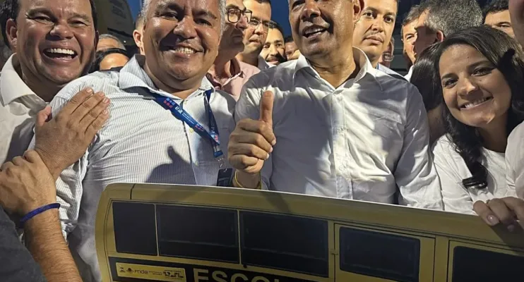 Prefeito Zico de Baiato garante novo ônibus para a educação de Alcobaça